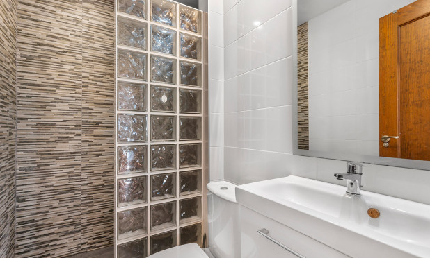 Odsprzedaż - Mieszkanie w bloku - Torrevieja - Los Altos