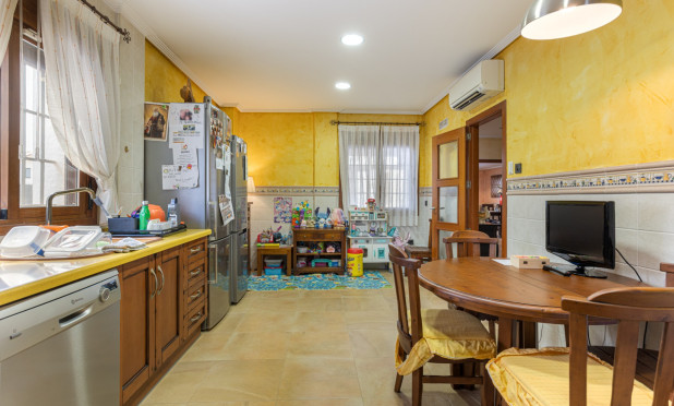 Resale - Villa - Los Montesinos - La Herrada