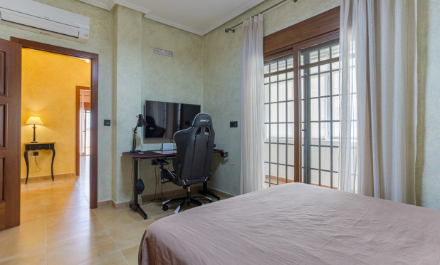 Resale - Villa - Los Montesinos - La Herrada