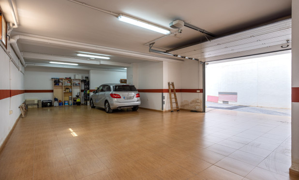 Resale - Villa - Los Montesinos - La Herrada