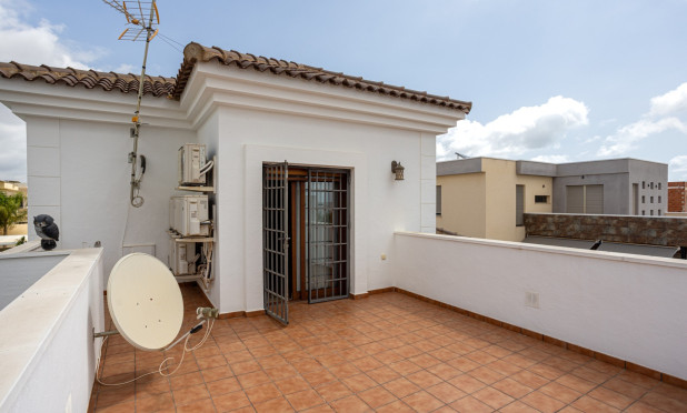 Resale - Villa - Los Montesinos - La Herrada