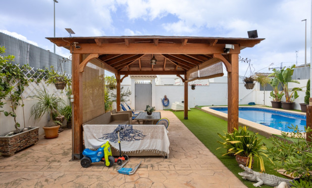 Resale - Villa - Los Montesinos - La Herrada