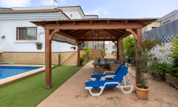 Resale - Villa - Los Montesinos - La Herrada