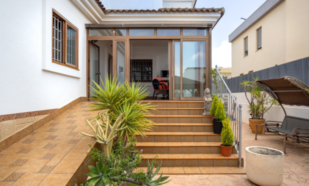 Resale - Villa - Los Montesinos - La Herrada