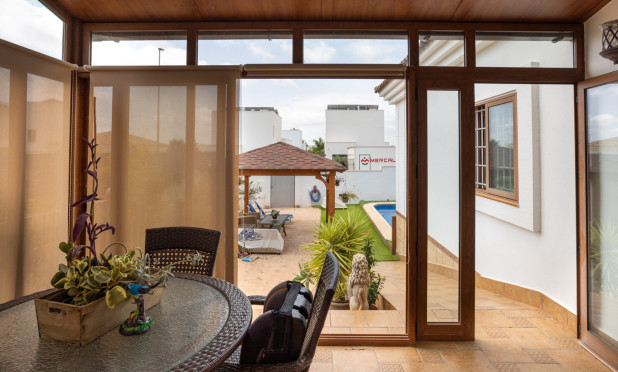 Resale - Villa - Los Montesinos - La Herrada