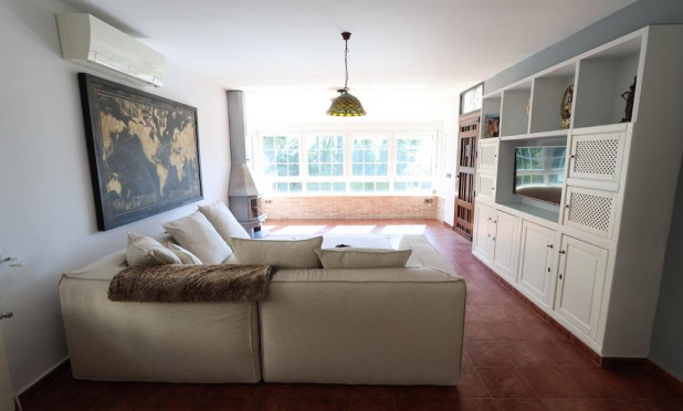 Resale - Villa - Orihuela Costa - Villamartín