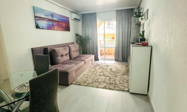 Resale - Apartment / flat - Torrevieja - Parque de las Naciones