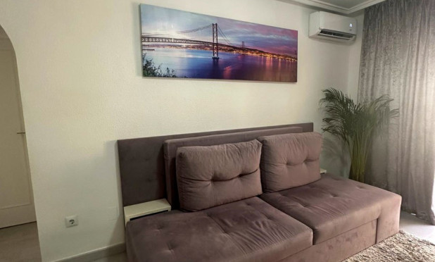 Resale - Apartment / flat - Torrevieja - Parque de las Naciones