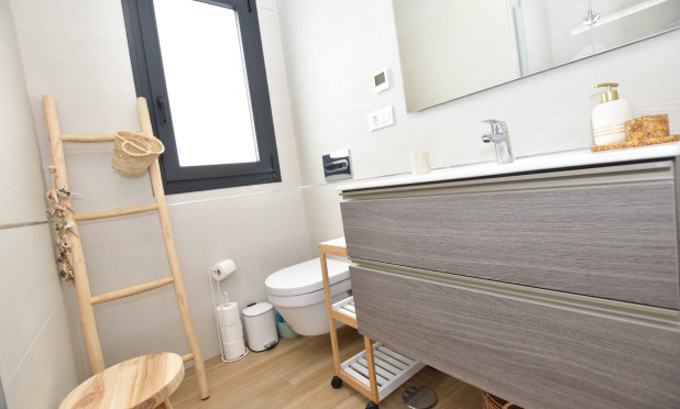 Resale - Apartment / flat - Torrevieja - Los Balcones