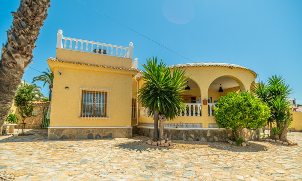 Resale - Villa - Torrevieja - La Siesta