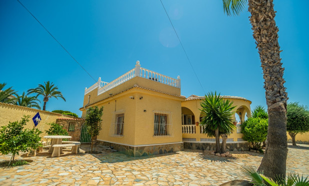 Resale - Villa - Torrevieja - La Siesta