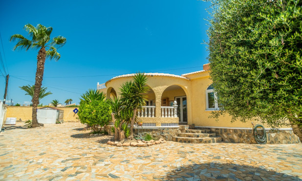 Resale - Villa - Torrevieja - La Siesta