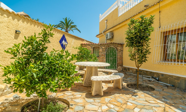 Resale - Villa - Torrevieja - La Siesta