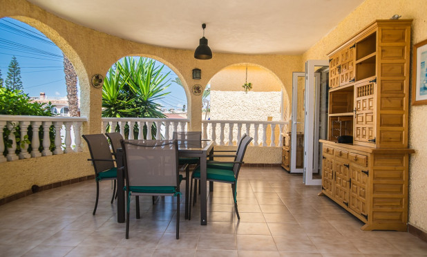 Resale - Villa - Torrevieja - La Siesta