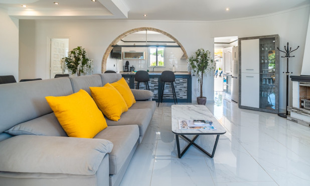 Resale - Villa - Torrevieja - La Siesta