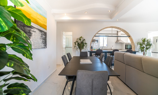 Resale - Villa - Torrevieja - La Siesta