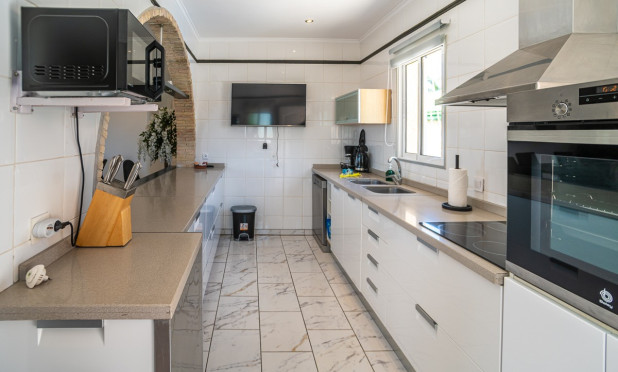 Resale - Villa - Torrevieja - La Siesta