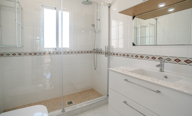 Resale - Villa - Torrevieja - La Siesta