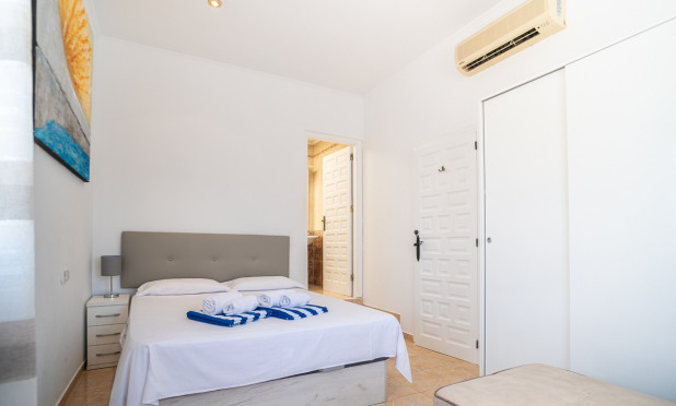 Resale - Villa - Torrevieja - La Siesta