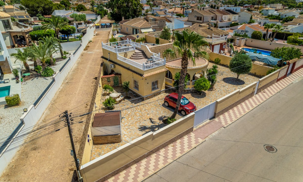Resale - Villa - Torrevieja - La Siesta