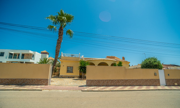 Resale - Villa - Torrevieja - La Siesta