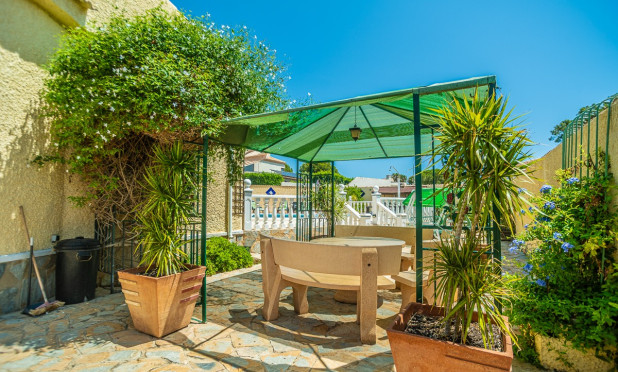 Resale - Villa - Torrevieja - La Siesta
