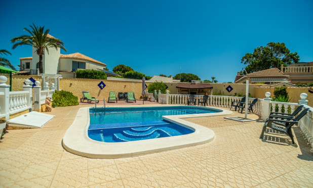 Resale - Villa - Torrevieja - La Siesta