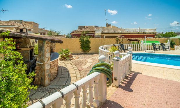 Resale - Villa - Torrevieja - La Siesta