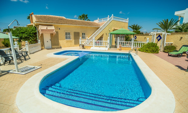 Resale - Villa - Torrevieja - La Siesta