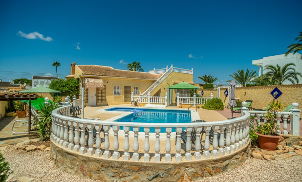 Resale - Villa - Torrevieja - La Siesta