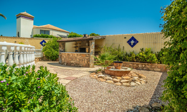 Resale - Villa - Torrevieja - La Siesta