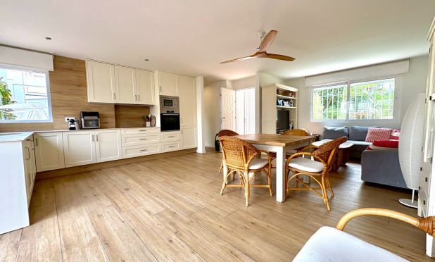 Resale - Apartment / flat - Denia - Les Marines - Las Marinas