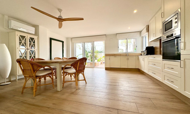 Resale - Apartment / flat - Denia - Les Marines - Las Marinas