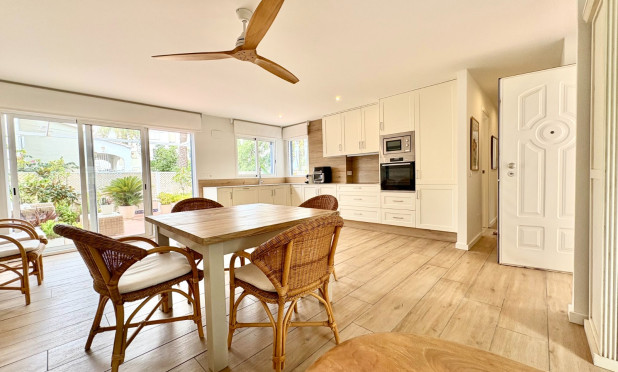 Resale - Apartment / flat - Denia - Les Marines - Las Marinas