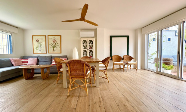 Resale - Apartment / flat - Denia - Les Marines - Las Marinas