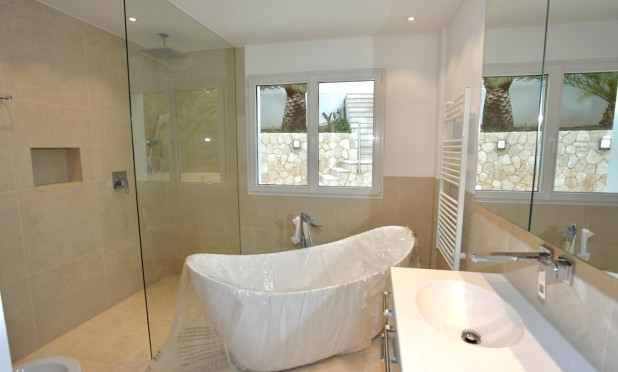 Resale - Villa - Costa d'en Blanes - Calvià