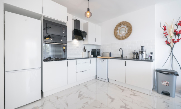 Resale - Apartment / flat - Orihuela Costa - Punta Prima