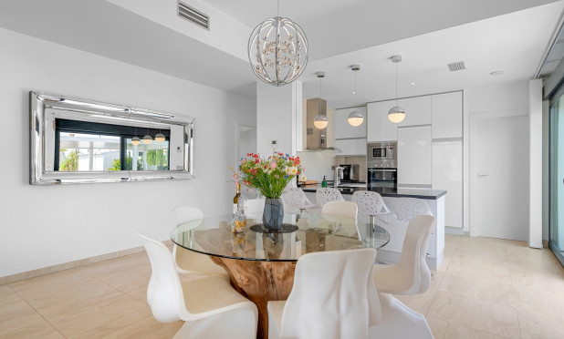 Resale - Villa - Orihuela Costa - Villamartín