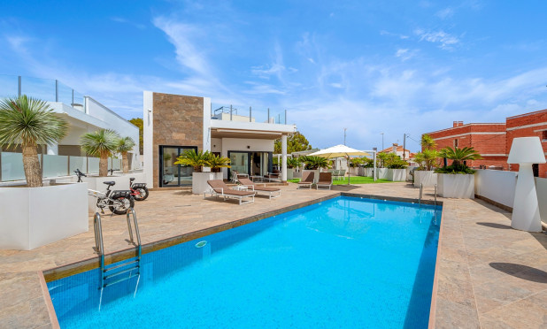Resale - Villa - Orihuela Costa - Villamartín