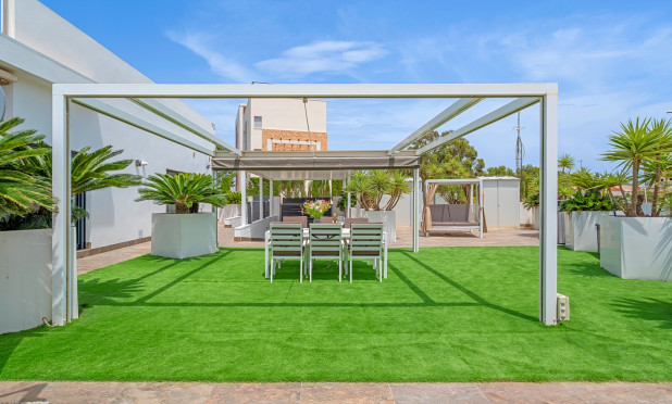 Resale - Villa - Orihuela Costa - Villamartín