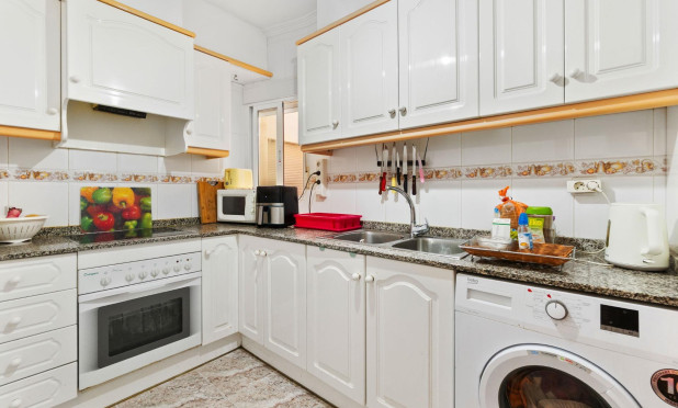 Resale - Apartment / flat - Torrevieja - Centro