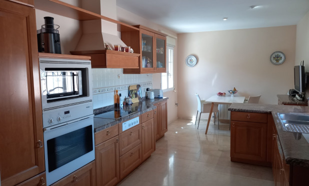 Resale - Villa - Albir