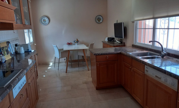 Resale - Villa - Albir