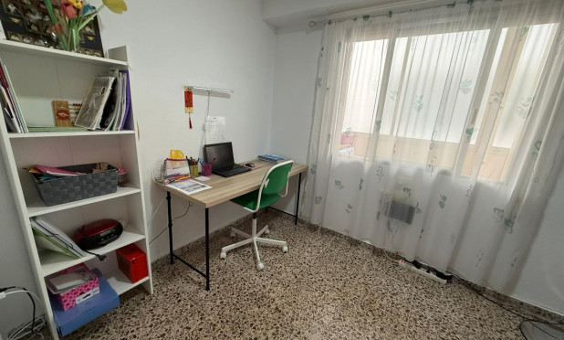 Odsprzedaż - Mieszkanie w bloku - Miramar