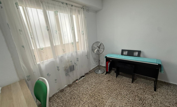 Odsprzedaż - Mieszkanie w bloku - Miramar