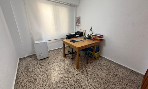 Odsprzedaż - Mieszkanie w bloku - Miramar