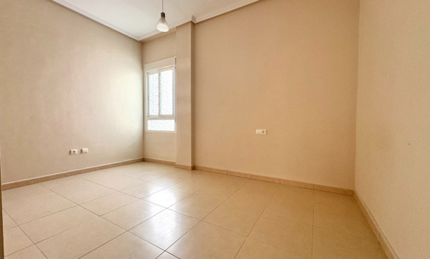 Odsprzedaż - Daszek - Pedreguer