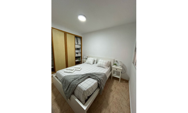 Alquiler a largo plazo - Apartamento / piso - Torrevieja - Playa de los Locos