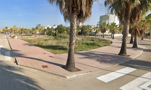 Resale - Plot / Land - Piles - Playa