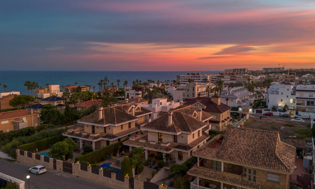 Resale - Villa - Torrevieja - La Veleta